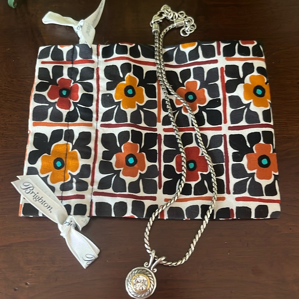 Brighton Necklace with round pendant